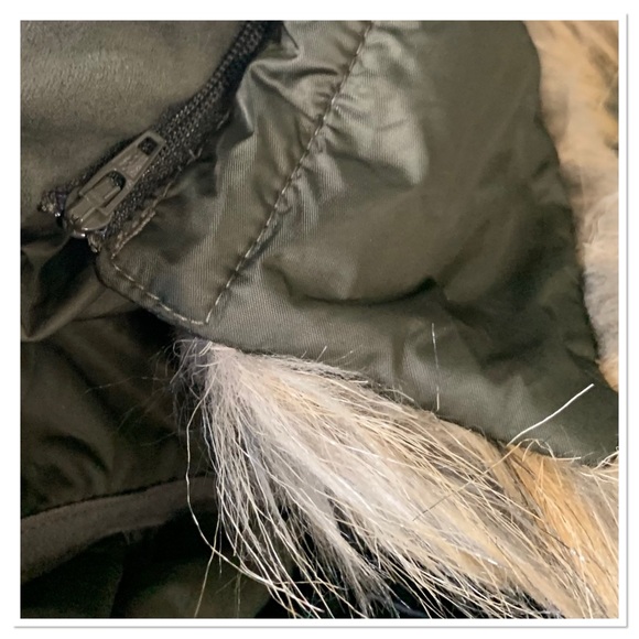 The North Face 550 Down Filled Fur Hooded Puffer Jacket Olive Green Size Large - Picture 10 of 15